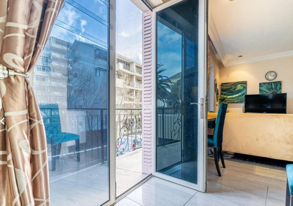 Luxury Apartment, Near V&A Waterfront And Cpt Stadium Kapstaden Exteriör bild